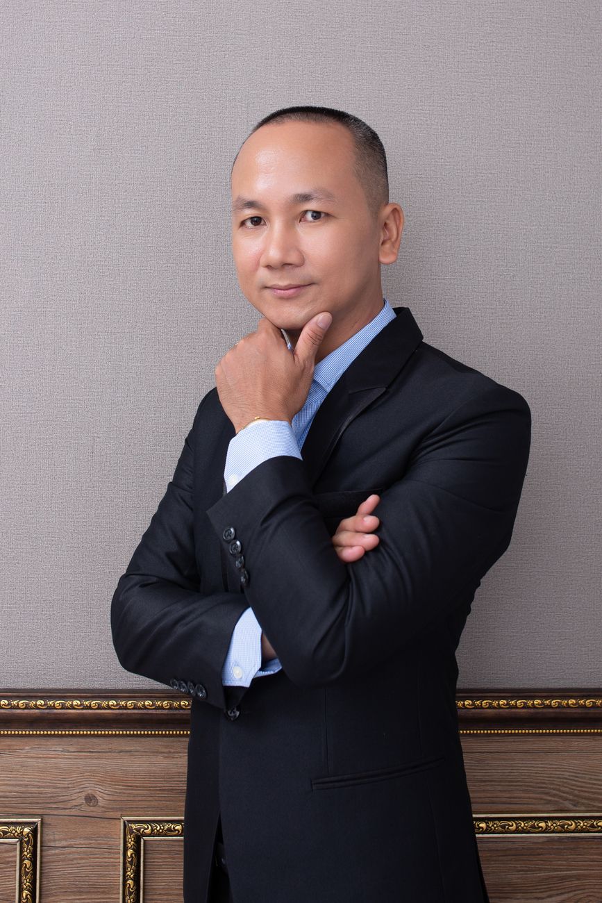 Takahashi Kenji manager portrait